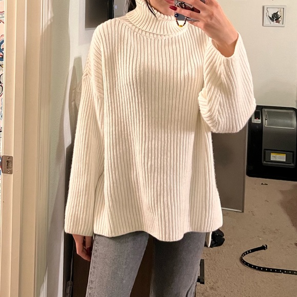 H&M off white sweater - Picture 6 of 7